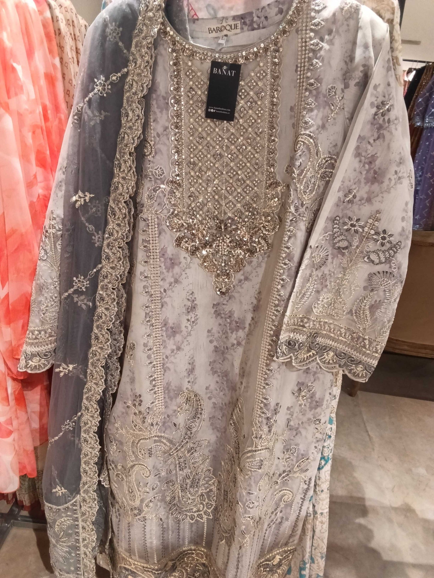 Pakistani suit-oPKnMYS260 301187L